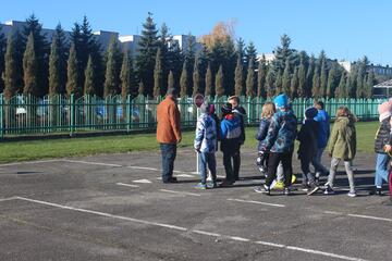 foto artykuł - W Szkole Podstawowej nr 8 w Mielcu gościli członkowie Automobilklubu Mieleckiego